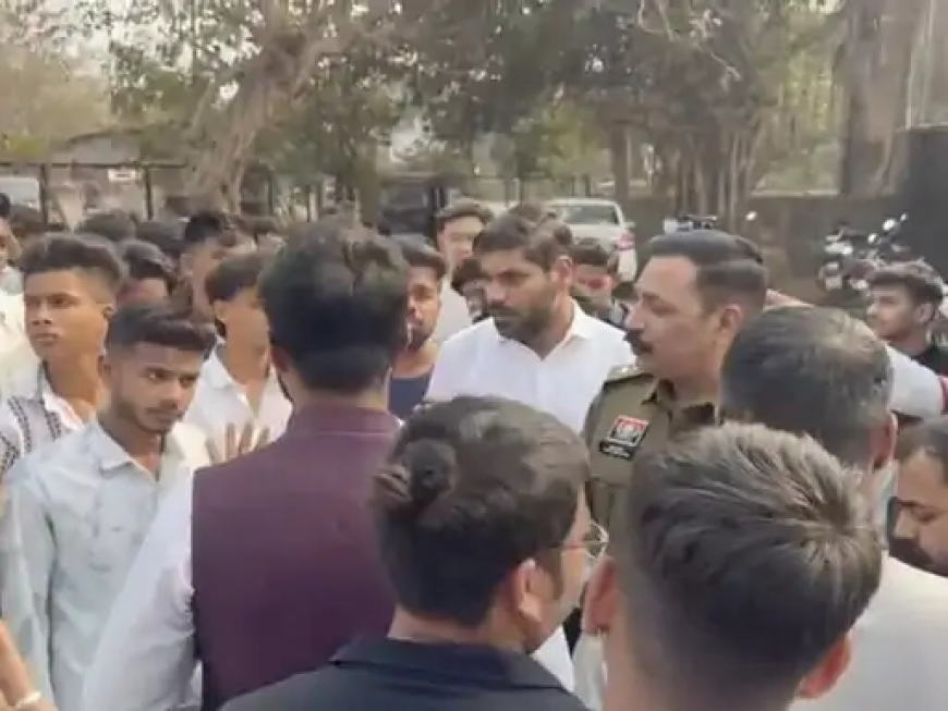 गणतंत्र दिवस पर सेक्टर-6 स्थित लाल मैदान में स्टंटबाजी को लेकर विवाद की स्थिति बन गई