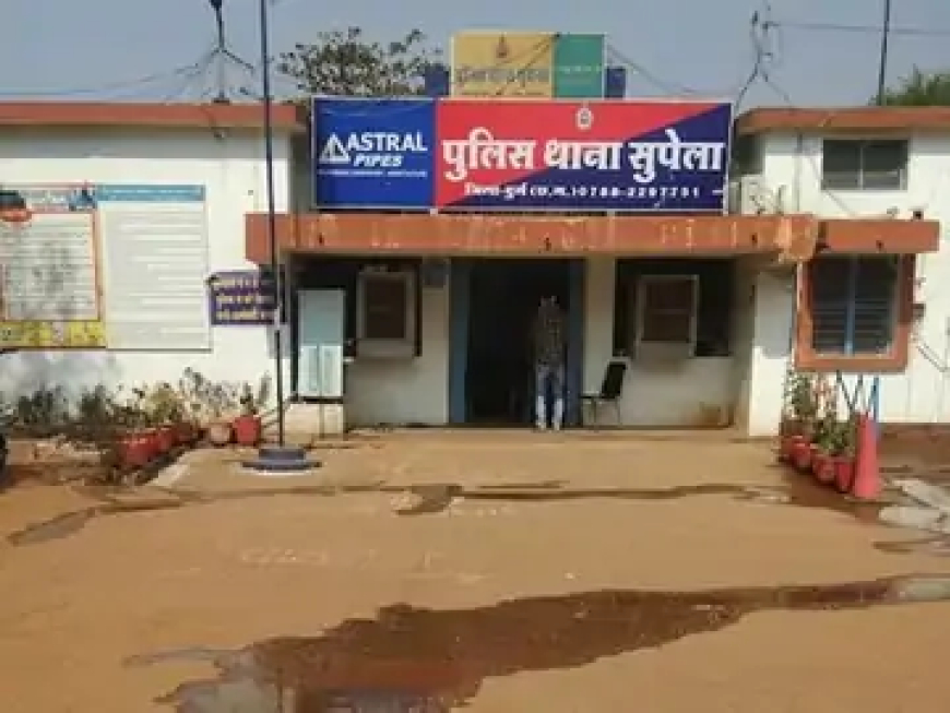 दुर्ग जिले में आपसी विवाद में उलझे युवकों को समझाना एक टीचर को भारी पड़ गया