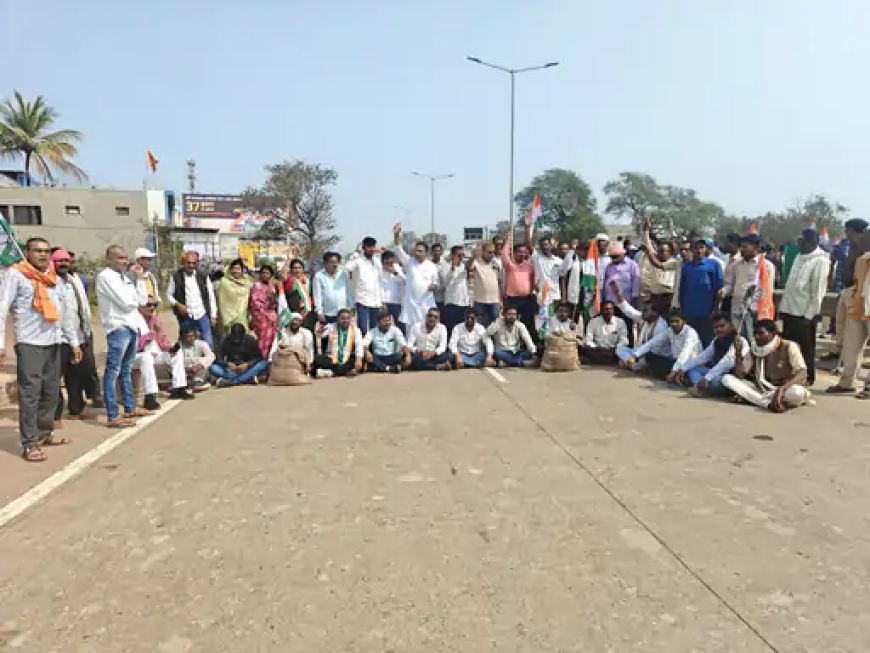 छत्तीसगढ़ के धमतरी जिले में धान खरीदी को लेकर कांग्रेसियों ने लगभग 1 घंटे तक पुराना धमतरी-रायपुर रोड पर नेशनल हाईवे-30 जाम किया