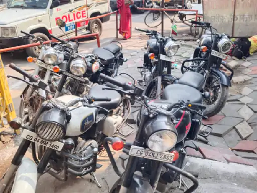 रायपुर पुलिस ने तेज आवाज वाले मोडिफाई साइलेंसर लगाकर सड़कों पर दौड़ा रहे बुलेट वाहनों पर सख्त कार्रवाई की