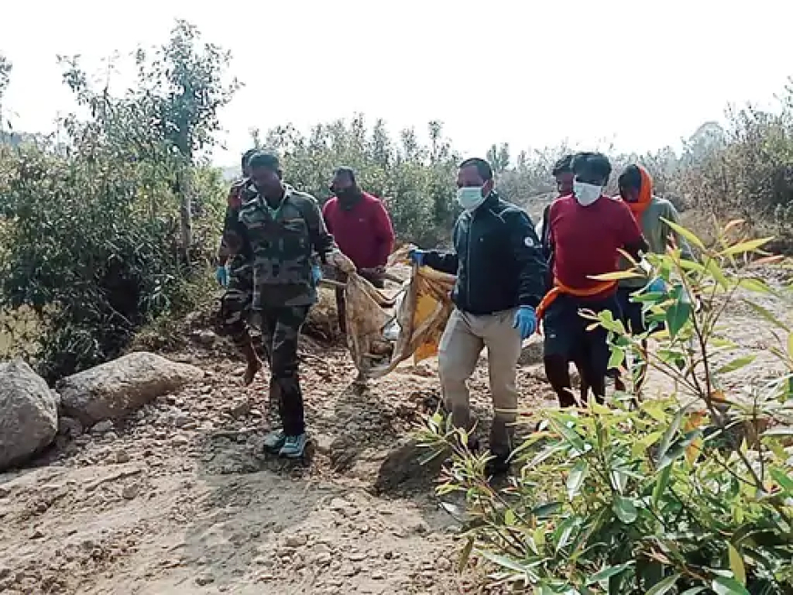 बलरामपुर में सेंदुर नदी के किनारे रेत के नीचे दबा अज्ञात शव मिला