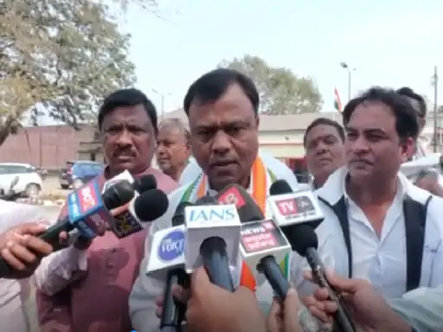 छत्तीसगढ़ प्रदेश कांग्रेस अध्यक्ष दीपक बैज शनिवार को छत्तीसगढ़ शराब घोटाले मामले में रायपुर सेंट्रल जेल में बंद वरिष्ठ कांग्रेस नेता कवासी लखमा से मिलने पहुंचे