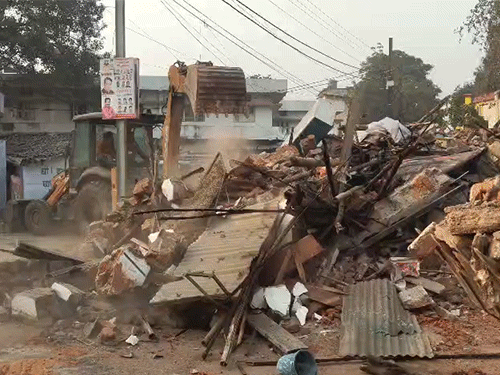 रायपुर रेप केस: आरोपी की अवैध दुकान पर चला बुलडोजर, बच्ची से दुष्कर्म के बाद प्रशासन की सख्त कार्रवाई