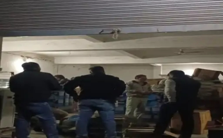 राजधानी रायपुर में प्रतिबंधित ई–सिगरेट, फ्लेवर तंबाखू और हुक्का पॉट का जखीरा रायपुर पुलिस के अधिकारियों ने बरामद किया