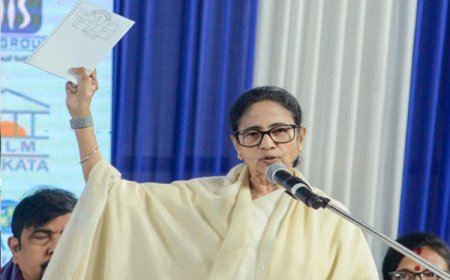 बंग भवन के पास दिल्ली पुलिस से भिड़ गईं ममता, SIR पीड़ितों के प्रति ‘संवेदनशीलता’ की मांग