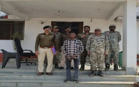 छ्त्तीसगढ़ के दंतेवाड़ा जिले में जादू-टोना करने के शक में भतीजे ने टंगिया से अपने ही चाचा को काट डाला