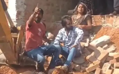 धमतरी जिले के पीपरछेड़ी गांव में प्रशासन ने अतिक्रमण हटाने की कार्रवाई की