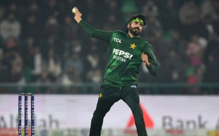 कौन हैं उस्मान तारिक? जिन्हें PAK कप्तान ने बताया ‘ट्रंप कार्ड’, स्पिनर के अजीबोगरीब एक्शन पर भी उठे हैं सवाल
