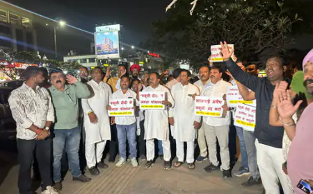 राजधानी के मरीन ड्राइव पर पार्किंग शुल्क वसूली के विरोध में बुधवार शाम रायपुर शहर जिला कांग्रेस कमेटी ने जोरदार प्रदर्शन किया