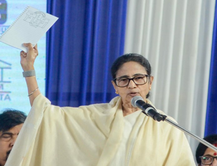 बंग भवन के पास दिल्ली पुलिस से भिड़ गईं ममता, SIR पीड़ितों के प्रति ‘संवेदनशीलता’ की मांग