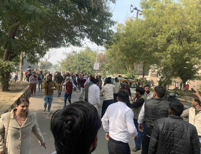 UGC नए नियमों के समर्थन में छात्र प्रदर्शन, लखनऊ यूनिवर्सिटी में पुलिस कार्रवाई