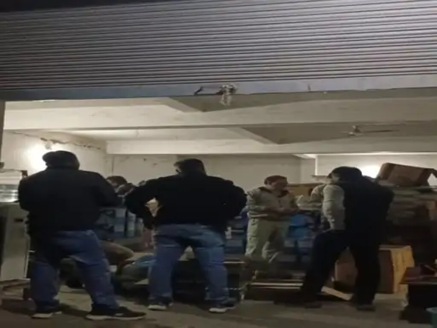 राजधानी रायपुर में प्रतिबंधित ई–सिगरेट, फ्लेवर तंबाखू और हुक्का पॉट का जखीरा रायपुर पुलिस के अधिकारियों ने बरामद किया