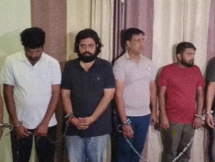 टी-20 वर्ल्ड कप से पहले रायपुर क्राइम एंड साइबर यूनिट की टीम ने महादेव ऐप की तर्ज पर बुक बनाकर प्रदेशवासियों को सट्‌टा खिलाने वाले नए सिंडिकेट का खुलासा किया