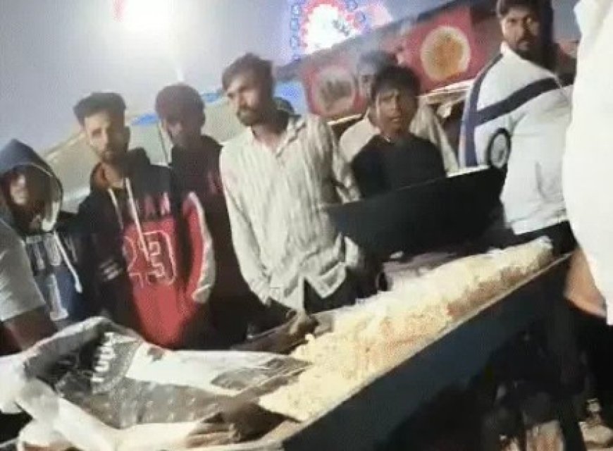 छत्तीसगढ़ के गरियाबंद जिले में राजिम कुंभ मेले में रायपुर के जमीन कारोबारी ने दुकानदार से गाली-गलौज कर मारपीट की