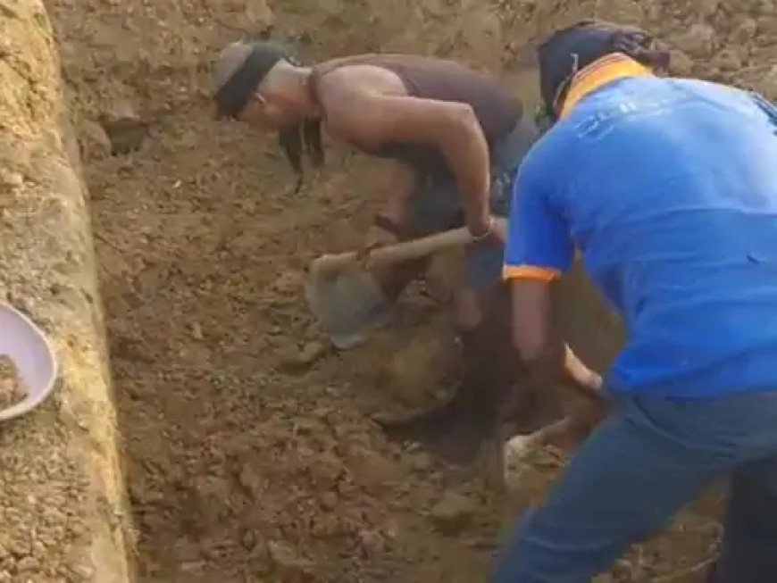 छत्तीसगढ़ के धमतरी में एक युवक का शव दफनाने के तीन दिन बाद पुलिस ने कब्र खोदकर बाहर निकाला