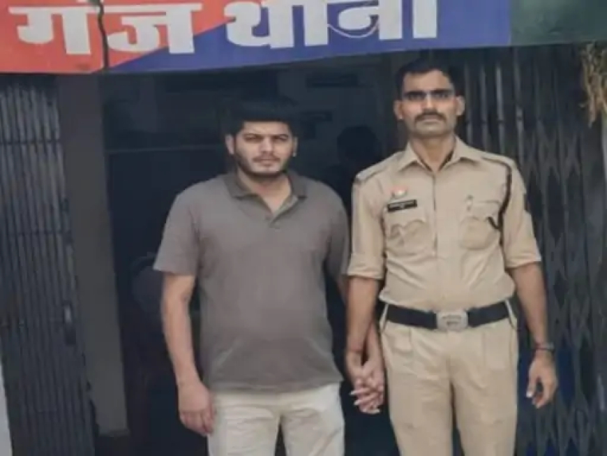 रायपुर में शराब कारोबारी अनवर ढेबर के बेटे और पूर्व मेयर एजाज ढेबर के भतीजे शोएब ढेबर ने स्कूल संचालक आरबी मिश्रा की गाड़ी को टक्कर मार दी