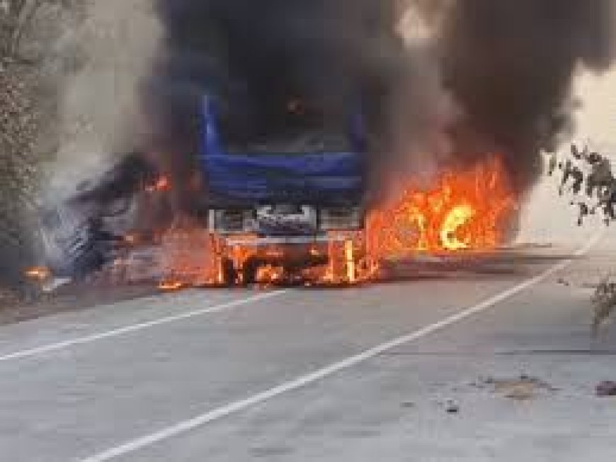 छत्तीसगढ़ में आमने-सामने भिड़े दो ट्रक, आग में घिरे ड्राइवर-हेल्पर की दर्दनाक मौत