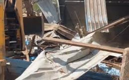 दुर्ग में प्रशासन का बुलडोजर एक्शन: अफीम खेती मामले से जुड़े भाजपा नेता के भाई की अवैध दुकान ढहाई