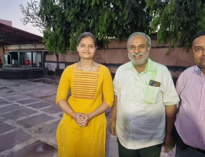 रायपुर की वैभवी अग्रवाल ने UPSC में हासिल की AIR-35, तीसरे प्रयास में मिली सफलता