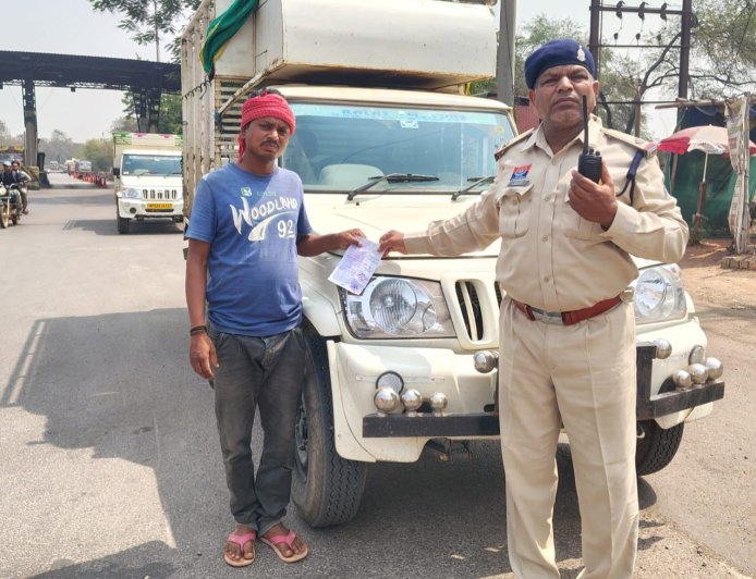 दुर्ग में ट्रैफिक पुलिस की सख्ती का असर: चालान 85% बढ़े, सड़क हादसों में 27 कम मौतें
