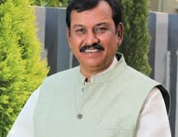 विजय बघेल का जन्मदिन: भिलाई में समर्थकों की भीड़, सांसद ने मंदिरों में पूजा कर लिया बुजुर्गों का आशीर्वाद