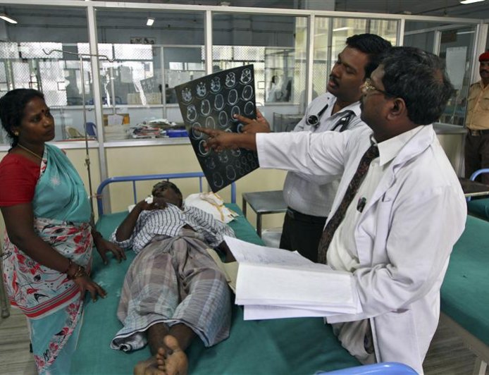 दुर्ग : 5 निजी अस्पतालों के लाइसेंस रद्द, 124 अस्पतालों की जांच, 48 को नोटिस जारी**