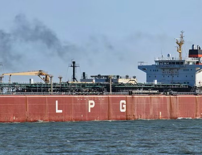 War Crisis: तनावग्रस्त हॉर्मुज स्ट्रेट से गुजरेंगे भारत के दो LPG टैंकर, वैश्विक सप्लाई पर असर