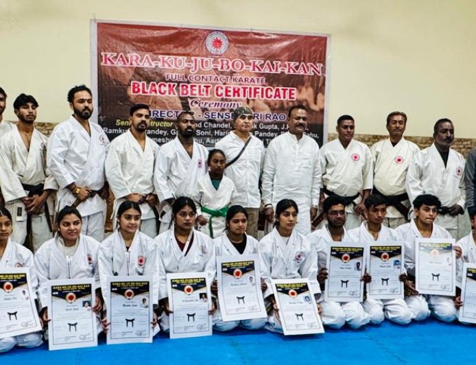 Bhilai News: फुल कॉन्टैक्ट Karate के 13 छात्रों को ब्लैक बेल्ट व प्रमाणपत्र, भव्य समारोह में सम्मान