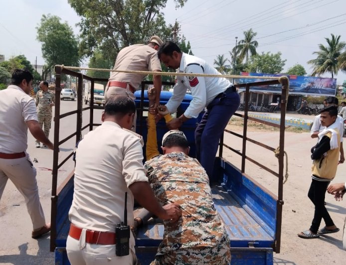 जगदलपुर में भीषण सड़क हादसा: फॉलो गाड़ी की टक्कर से 2 मिस्त्रियों की मौत, 100 किमी/घंटा थी रफ्तार