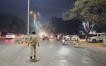 दुर्ग ट्रैफिक एक्शन: बिना हेलमेट बाइक चलाने पर 24 पुलिसकर्मी चालान के दायरे में, ITMS से सख्त निगरानी