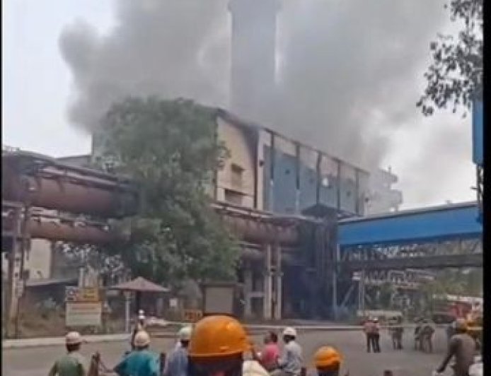 Bhilai Steel Plant Fire: टर्बाइन सेक्शन में धमाका, आग से मचा हड़कंप, कई कर्मचारी झुलसे
