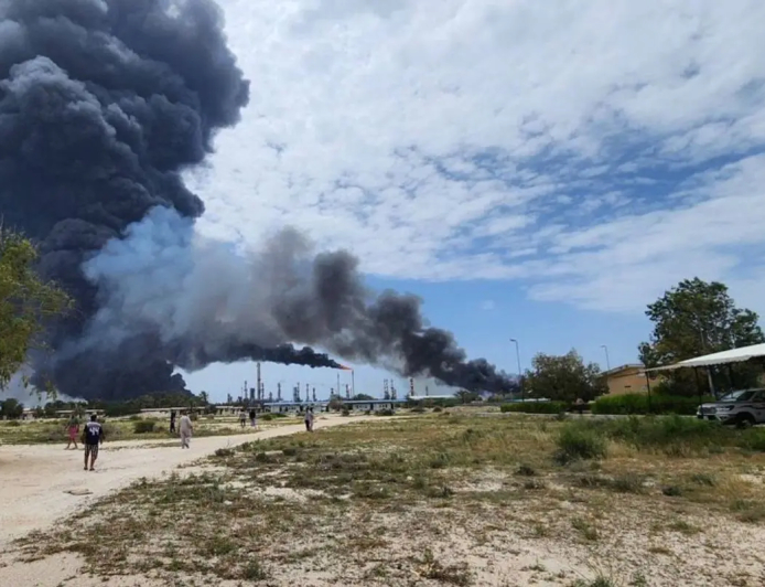 Iran-US Ceasefire के बीच बढ़ा तनाव: रिफाइनरी पर हमला, ईरान का खाड़ी देशों पर जवाबी एक्शन