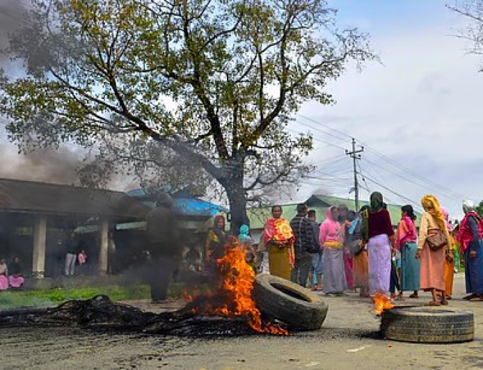 मणिपुर हिंसा: मृतकों की संख्या बढ़कर 5, इम्फाल घाटी में तनाव बरकरार