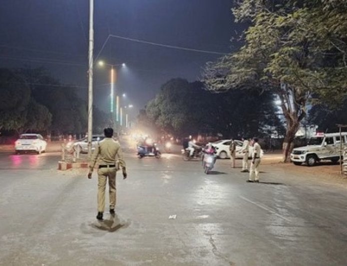 दुर्ग ट्रैफिक एक्शन: बिना हेलमेट बाइक चलाने पर 24 पुलिसकर्मी चालान के दायरे में, ITMS से सख्त निगरानी