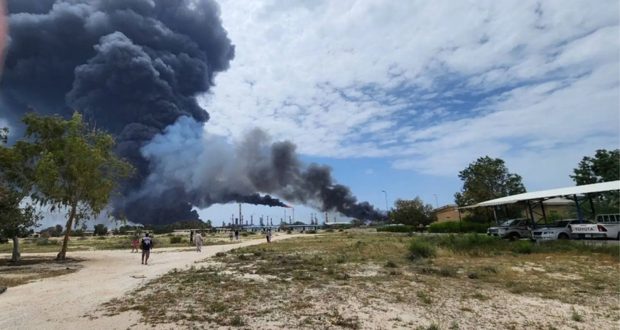 Iran-US Ceasefire के बीच बढ़ा तनाव: रिफाइनरी पर हमला, ईरान का खाड़ी देशों पर जवाबी एक्शन