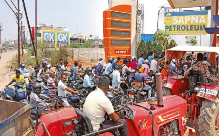 छत्तीसगढ़ में पेट्रोल-डीजल को लेकर अफरा-तफरी: रायपुर-बिलासपुर में लंबी कतारें, प्रशासन बोला- स्टॉक पर्याप्त