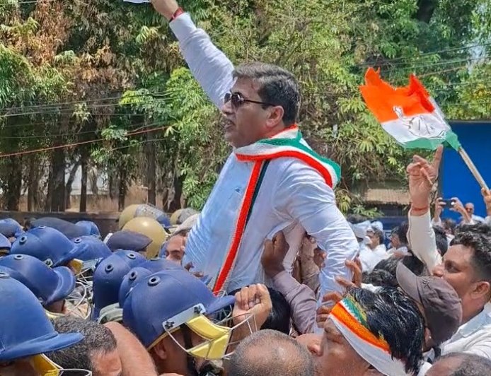 दुर्ग निगम कार्यालय का कांग्रेस ने किया घेराव, पानी-सफाई और भ्रष्टाचार के मुद्दों पर प्रदर्शन