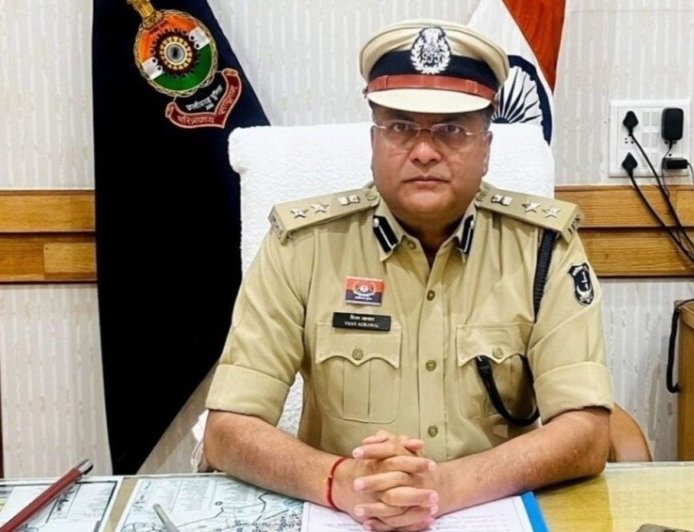 दुर्ग पुलिस में बड़ा प्रशासनिक फेरबदल: SSP विजय अग्रवाल ने 9 अधिकारियों के तबादले किए, कई थाना प्रभारियों की जिम्मेदारी बदली