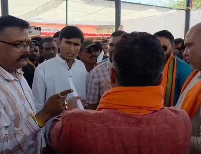 सुशासन तिहार में मचा बवाल: भाजपा कार्यकर्ता और जनपद CEO के बीच तीखी बहस, विधायक की मौजूदगी में हुआ विवाद