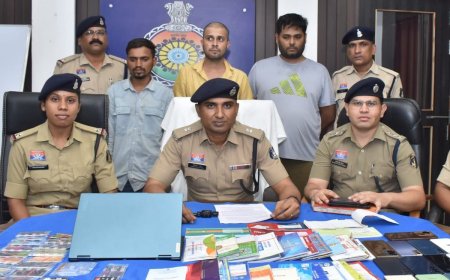 दुर्ग में अन्ना रेड्डी सट्टा ऐप का खुलासा: 3 आरोपी गिरफ्तार, 81 ATM कार्ड और 62 पासबुक जब्त