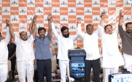 महाराष्ट्र में उद्धव ठाकरे को बड़ा झटका: 6 सांसद शिंदे गुट में शामिल, अब 7वें सांसद को लेकर नया दावा