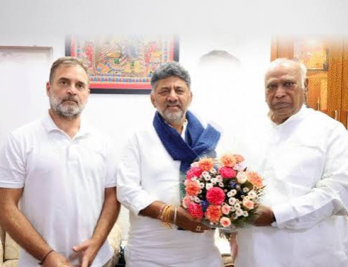 कर्नाटक में सत्ता परिवर्तन: सिद्धारमैया की विदाई, डीके शिवकुमार की ताजपोशी से कांग्रेस का नया राजनीतिक दांव