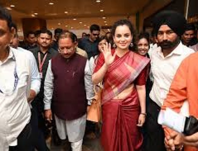 छत्तीसगढ़ के मुख्यमंत्री और मंत्रियों ने कंगना रनौत की फिल्म 'भारत भाग्य विधाता' की विशेष स्क्रीनिंग में लिया हिस्सा