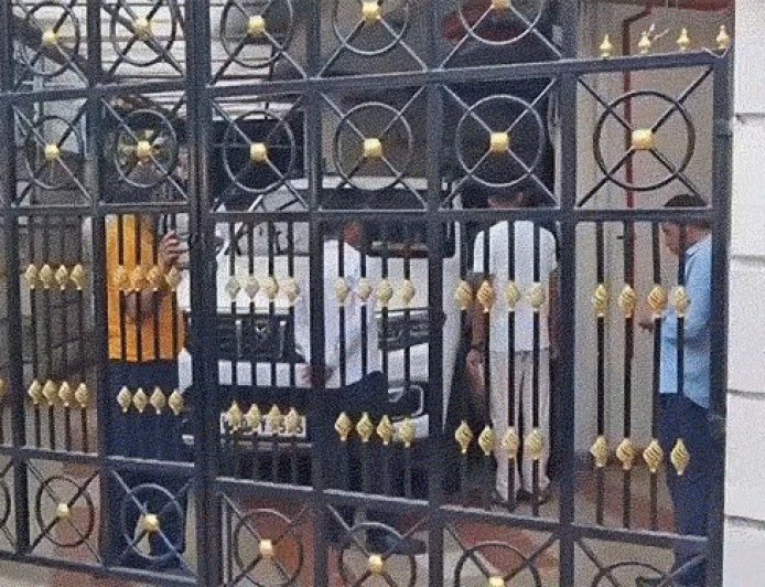 अभिषेक बनर्जी के कालीघाट स्थित आवास पर देर रात पुलिस की छापेमारी, 4 घंटे तक चली तलाशी