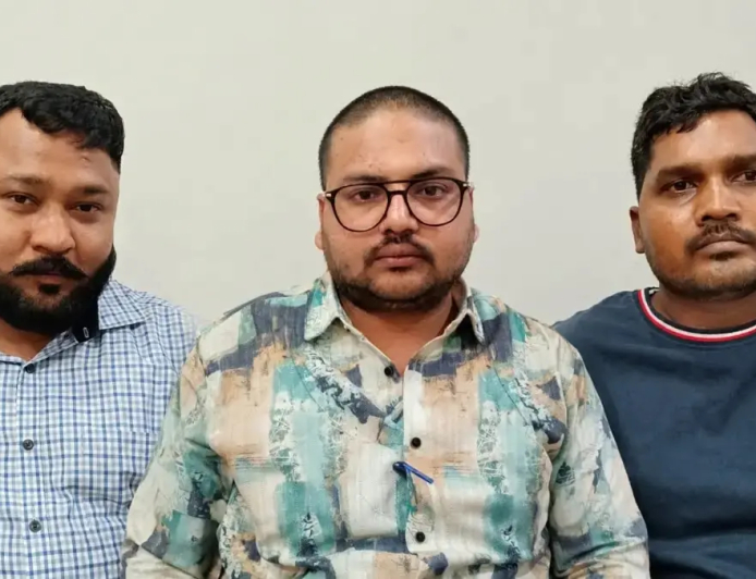 सक्ती में ACB की बड़ी कार्रवाई: 1 लाख रुपये की रिश्वत लेते जनपद CEO समेत तीन कर्मचारी गिरफ्तार
