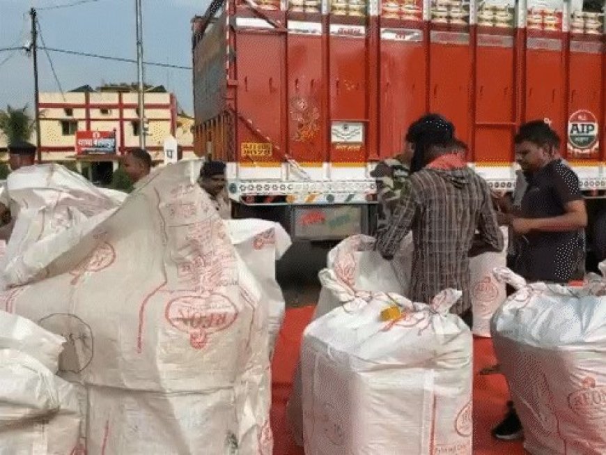 छत्तीसगढ़-यूपी बॉर्डर पर 1198 किलो गांजा जब्त, नारियल की भूसी के नीचे छिपाकर ले जा रहे थे तस्कर