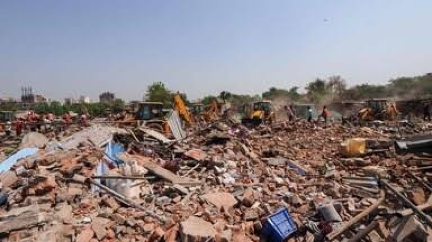 रायपुर के नकटी गांव में 85 से ज्यादा मकानों पर चला बुलडोजर, विधायक कॉलोनी परियोजना पर ग्रामीणों का विरोध