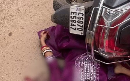 दुर्ग में दर्दनाक सड़क हादसा: खड़े ट्रैक्टर से टकराई स्कूटी, 2 महिलाओं समेत 4 की मौत; 1 साल का मासूम घायल