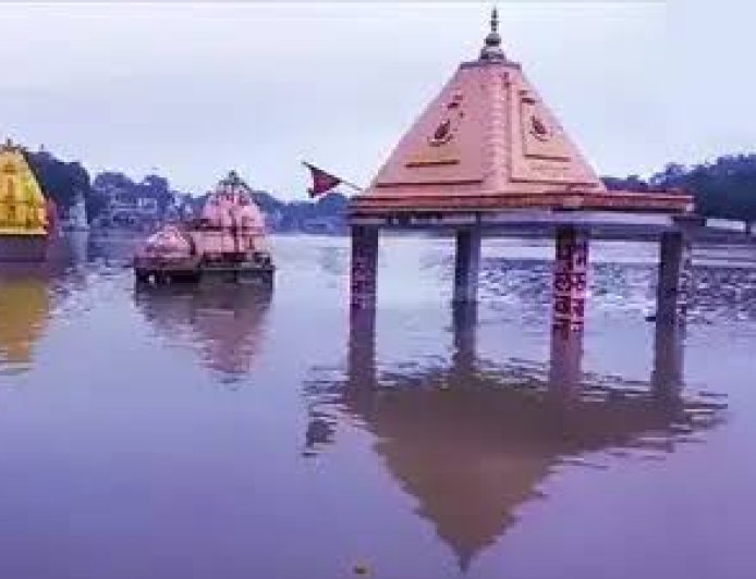 देशभर में मानसून का कहर: हिमाचल में लैंडस्लाइड, उज्जैन में क्षिप्रा उफान पर, गुजरात-यूपी में जलभराव