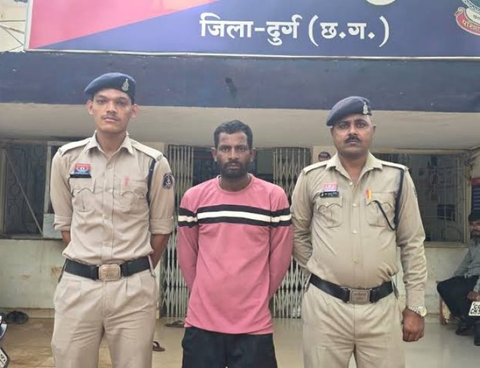 दुर्ग में 'ऑपरेशन विश्वास' की बड़ी कार्रवाई: 3 आरोपी गिरफ्तार, नशीली टेबलेट और अवैध शराब सहित ₹97 हजार से ज्यादा का सामान जब्त